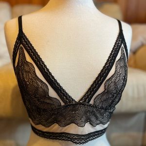 Victoria’s Secret Very-Sexy Bralette LG